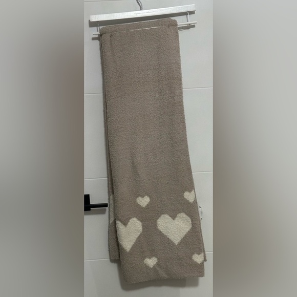 ✨NWT✨ Cupcakes & Cashmere: Decorative Throw - Picture 2 of 6